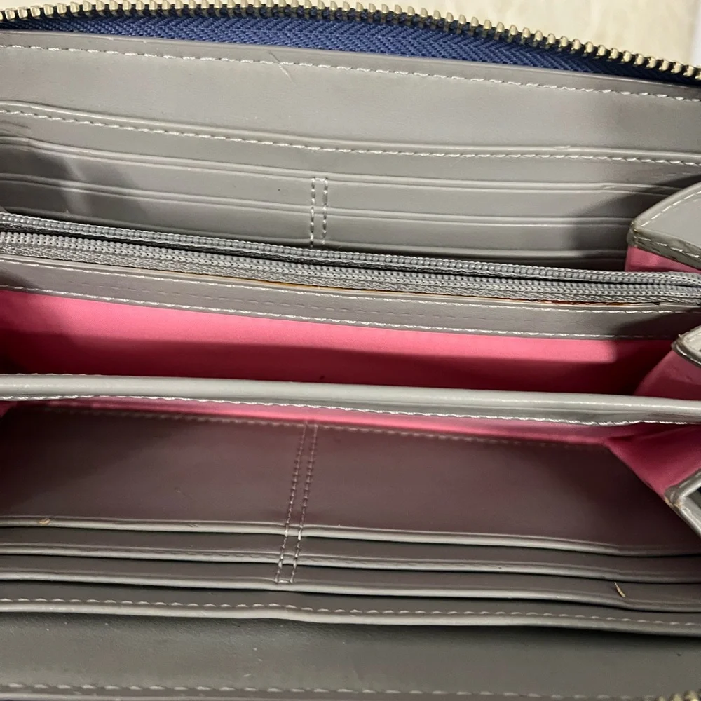 Coach Wallet - Picture 8 of 9